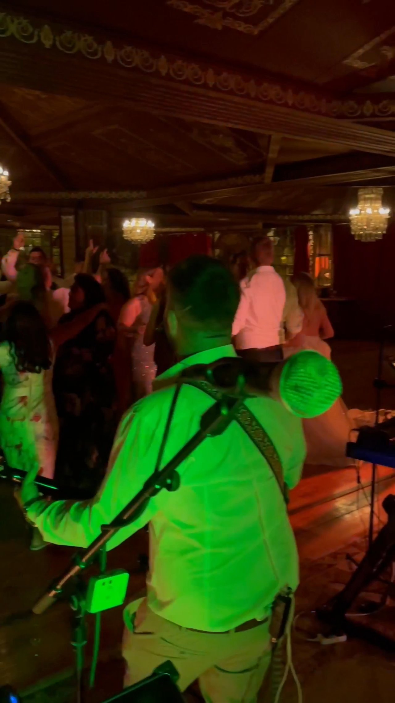 The Beat Chiefs - Wonderwall - video
