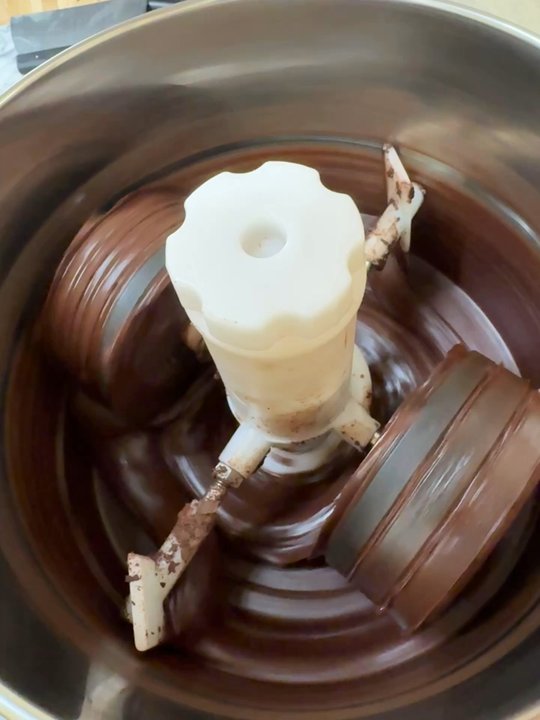 Raaka Chocolate - Learn how to turn unroasted beans into chocolate bars - Chocolatiers & Shops Near Me - Brooklyn, New York