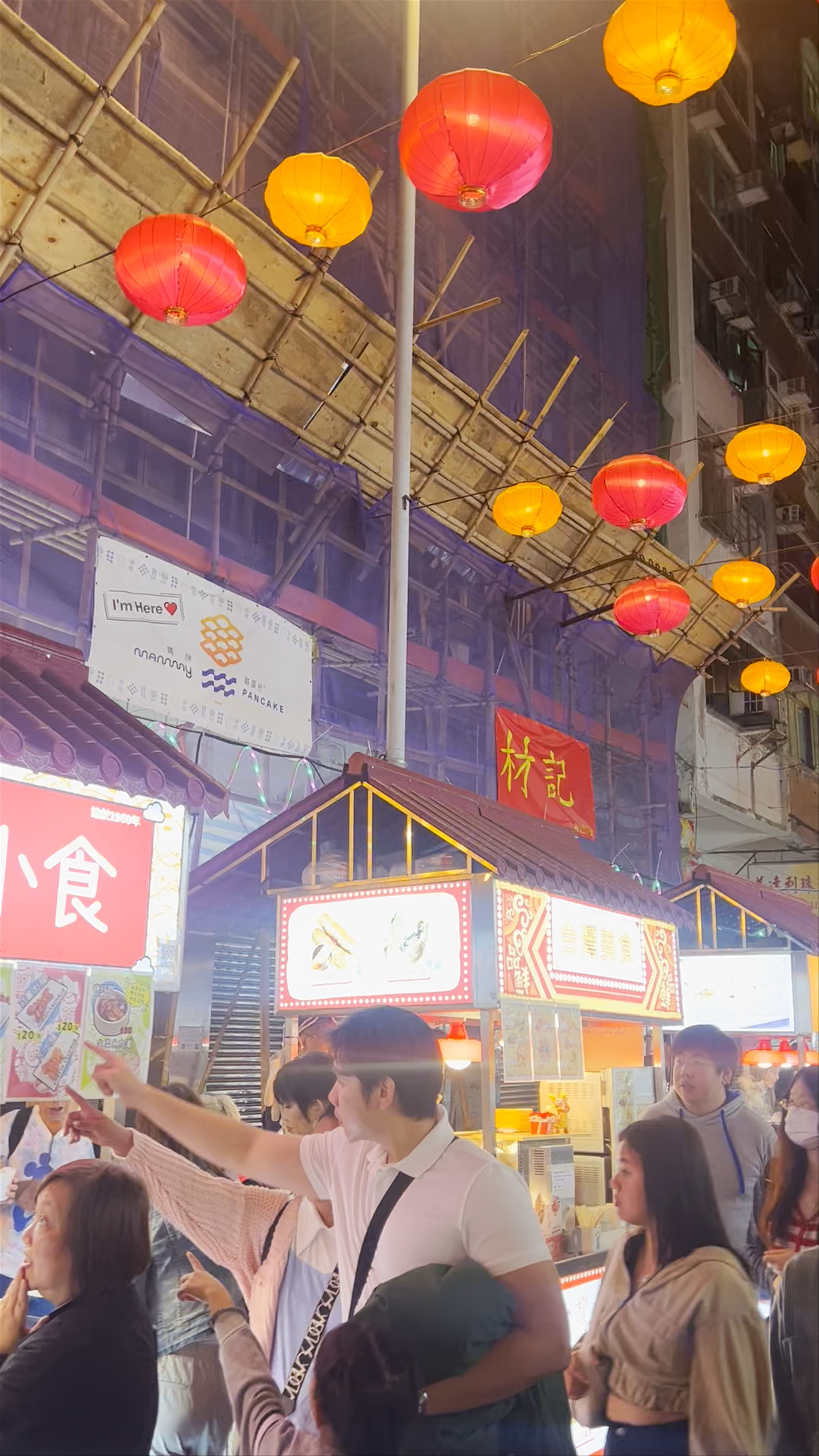 Temple Street Night Market: Hong Kong’s Vibrant Evening Bazaar