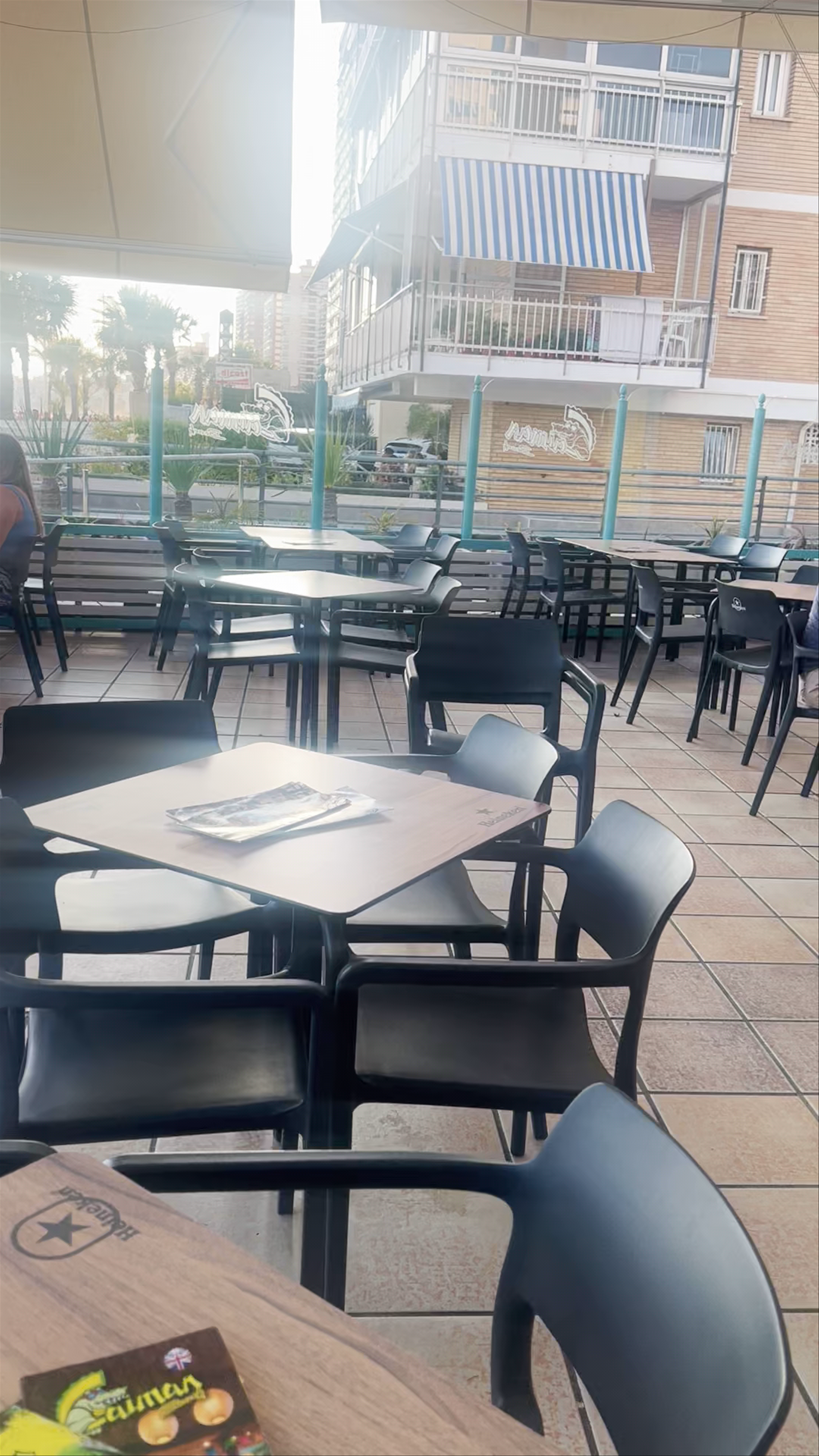 Bar Caiman Beach: Sunset Dining and Beach Vibes in Benidorm