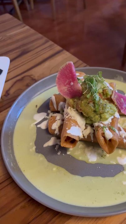 D’Nuez - It's A VIBE - Breakfast & Brunch Near Me - Berwyn, Illinois
