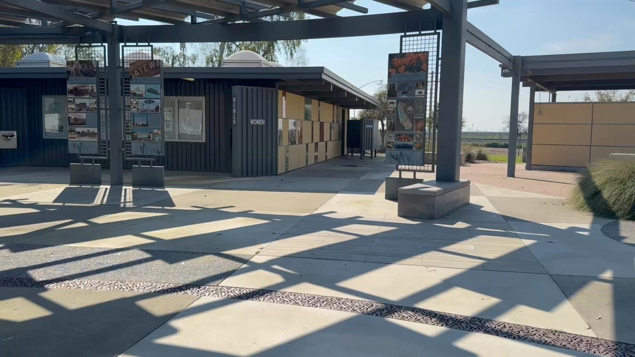 Philip S Raine Rest Stop - Rest Stops Near Me - Tipton, California