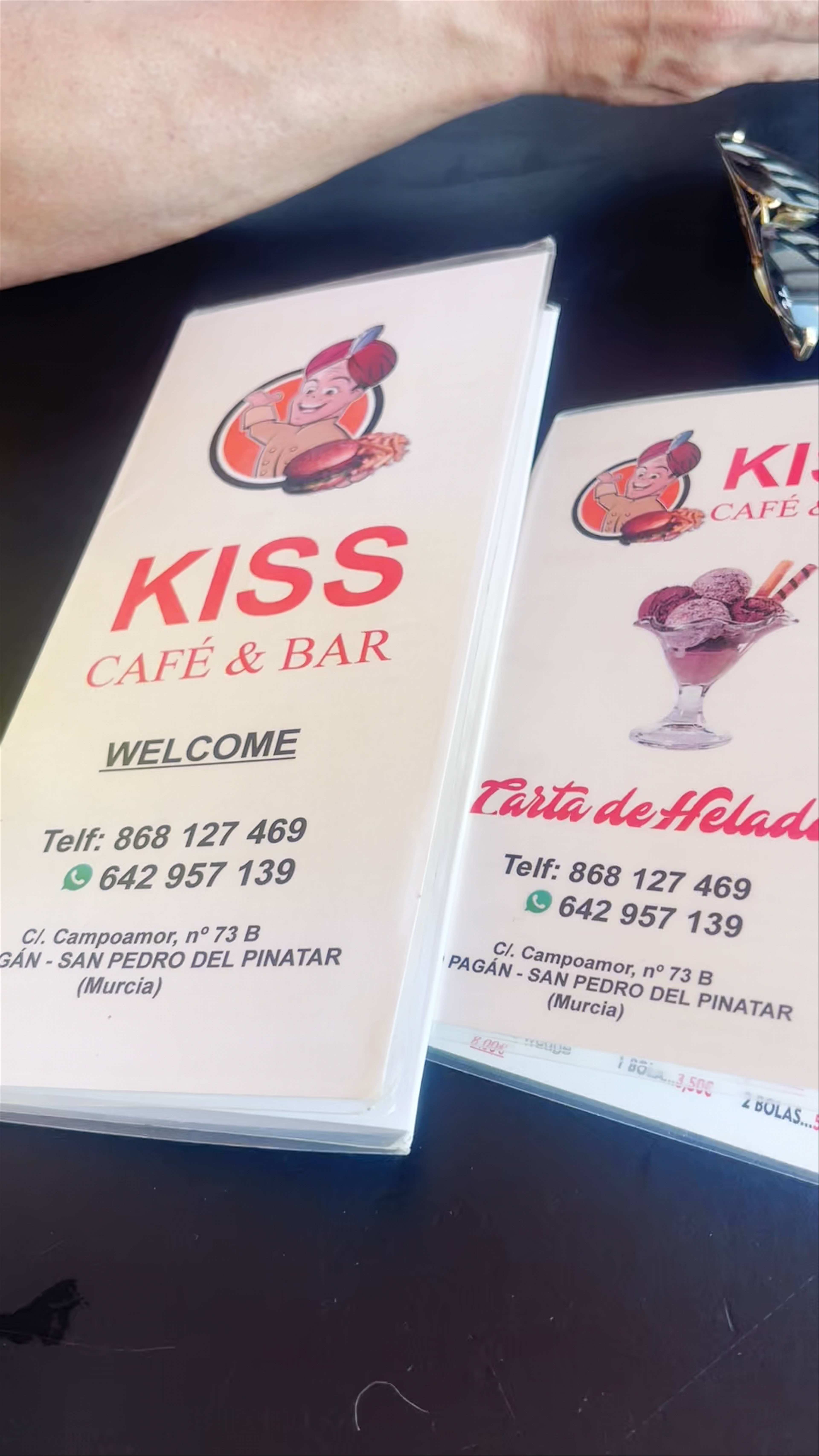 kiss cafe