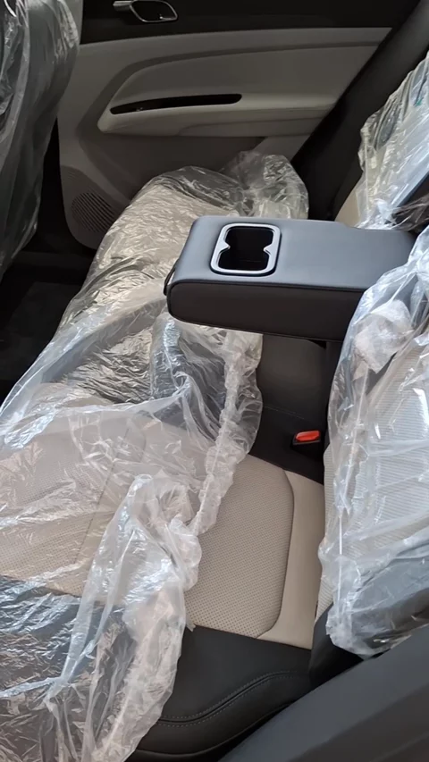 فورد تريتوري تيتانيوم بلس 2025