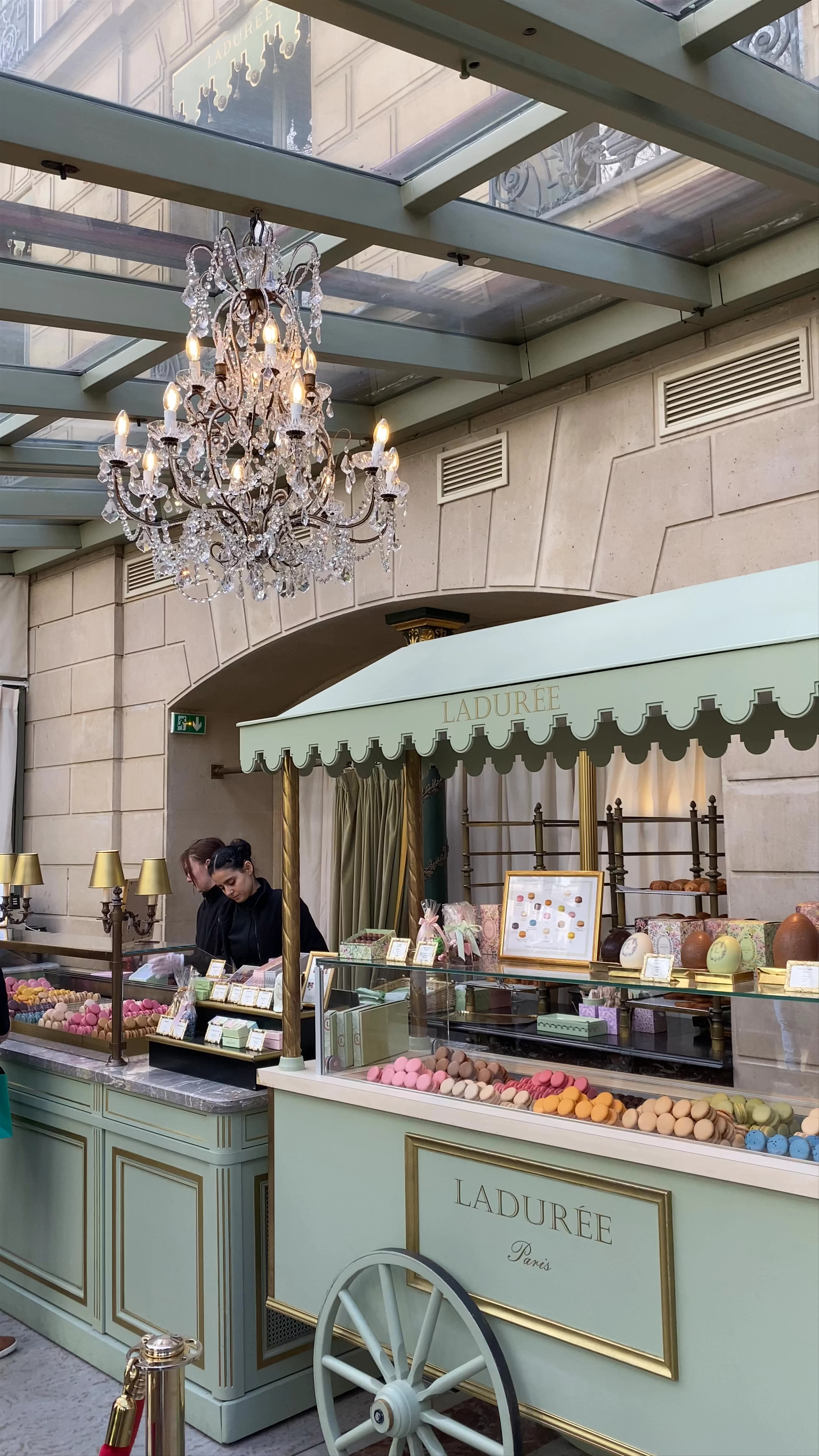 Ladurée, Avenue des Champs-Élysées