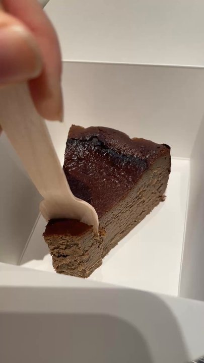 12 Matcha - Hojicha Basque Cheesecake - Cafes Near Me - New York, New York