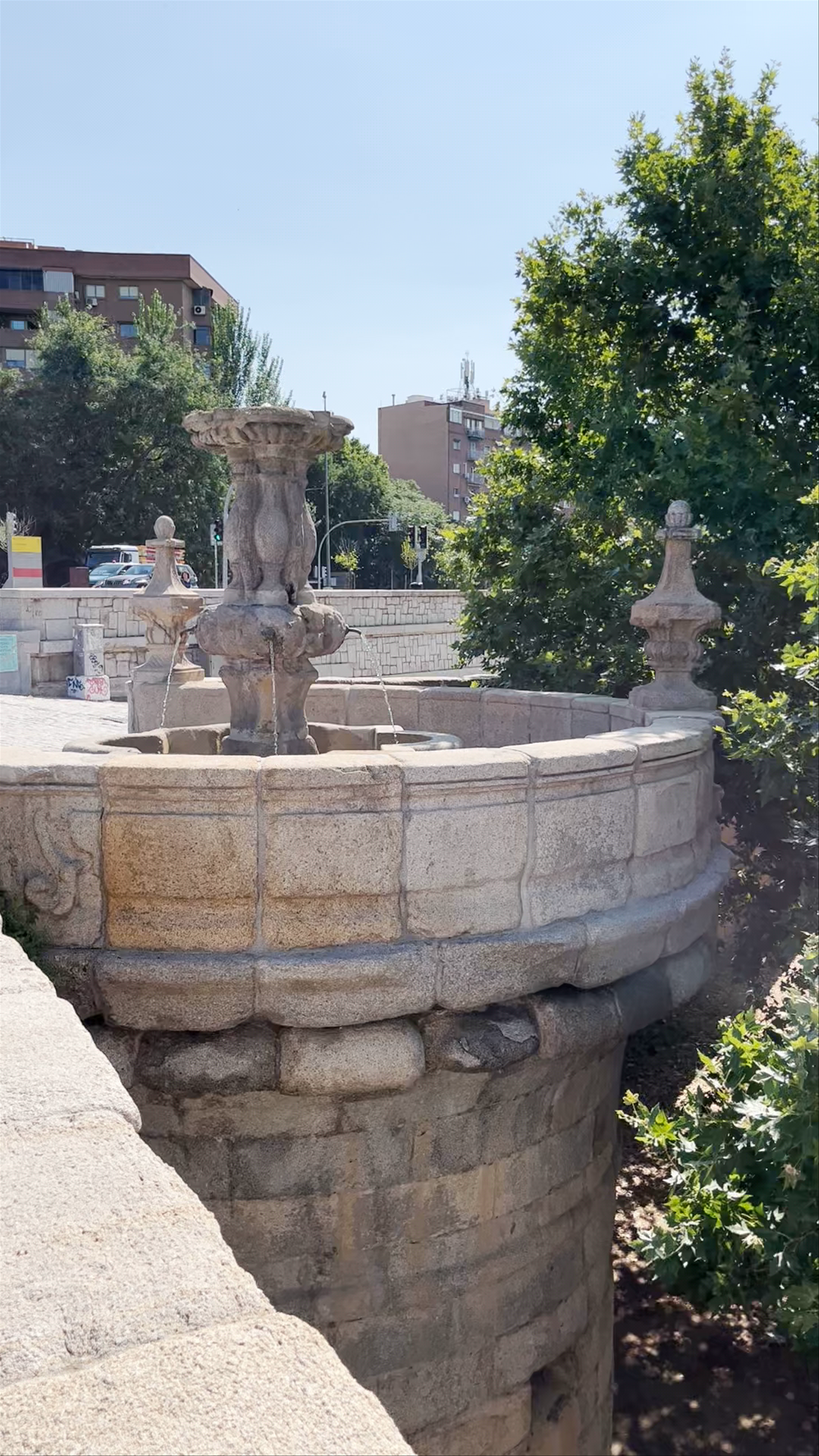 Puente de Toledo: Historic Stone Bridge and Urban Oasis in Madrid