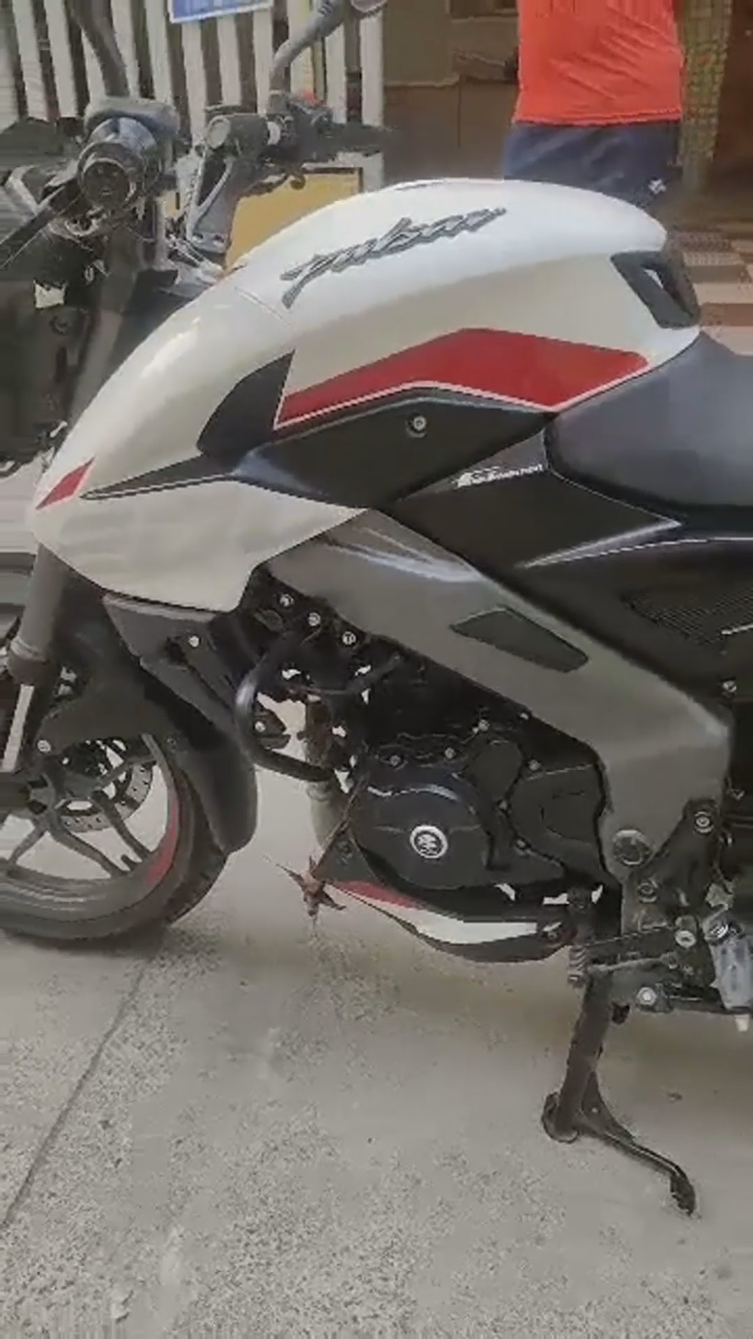 Walk-around video thumbnail