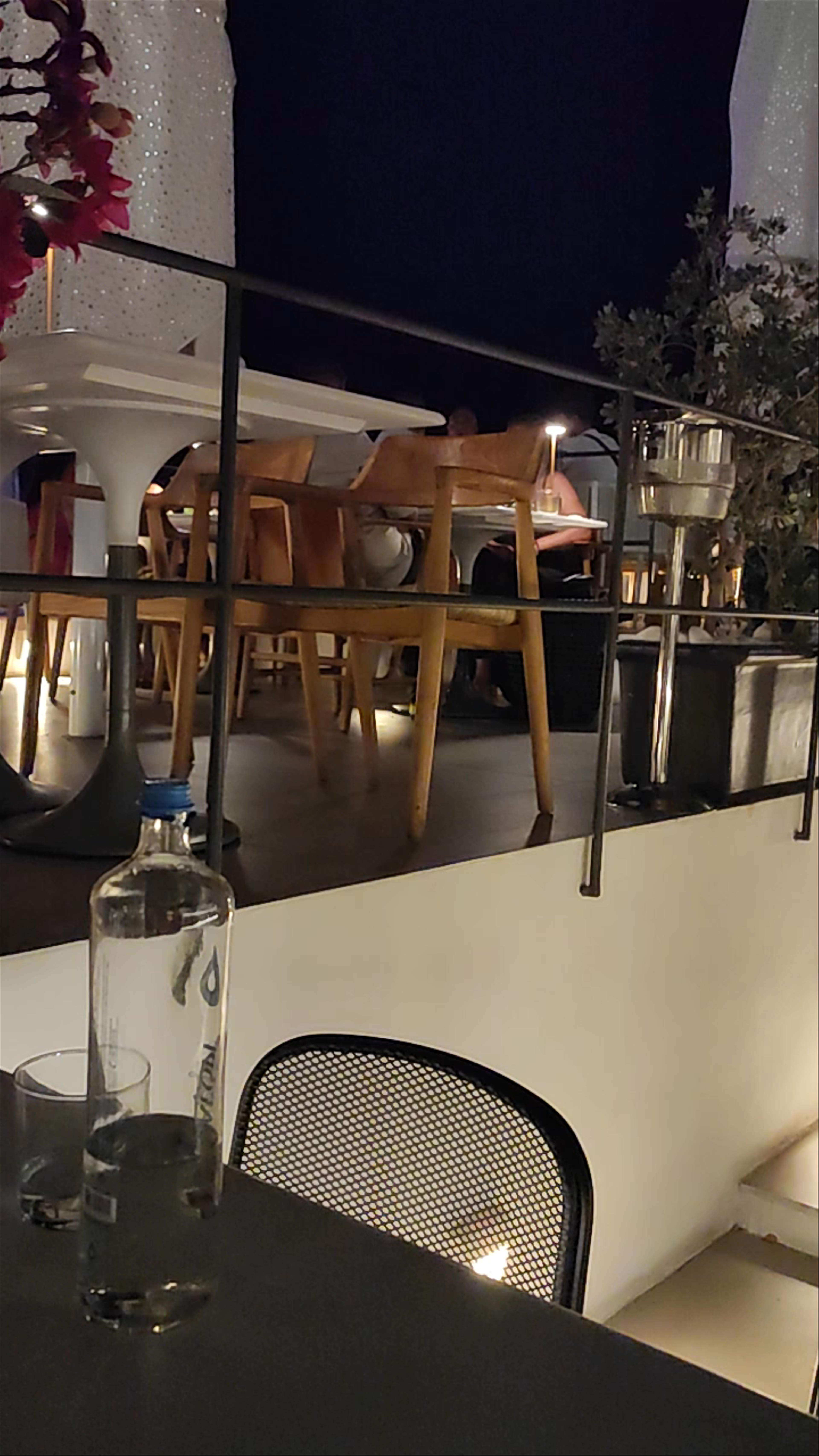 Tango Champagne & Cocktail Bar: Nighttime Elegance in Thira, Santorini