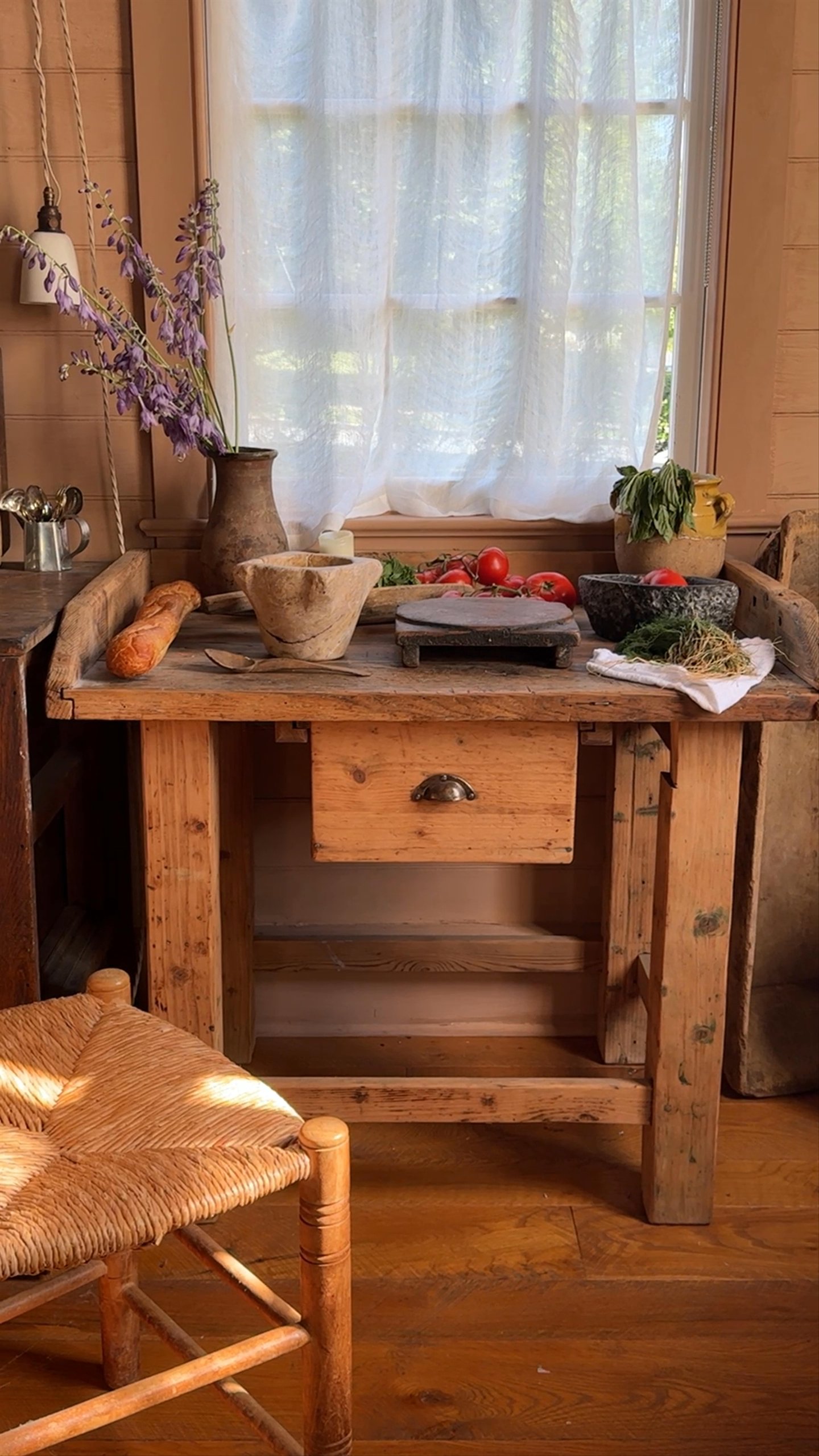 Hungarian Work Bench