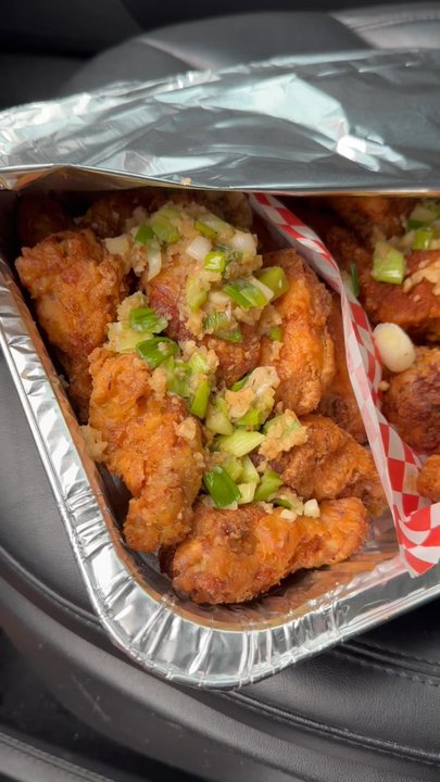 Mama Hieu's  - Party tray Half tray - half original garlic/ half spicy garlic (25 wings) - Vietnamese Near Me - Westminster , California