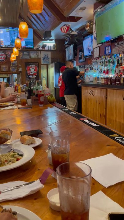 Ioanni's Grill - Pizza Near Me - Morehead City, North Carolina