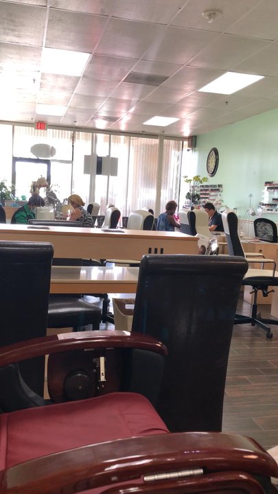 Lucky Nails - Not looking bad salon . I posted this video because i see help has no pics of the salon for people to view , it's just the service quality - Nail Salons Near Me - West Palm Beach, Florida