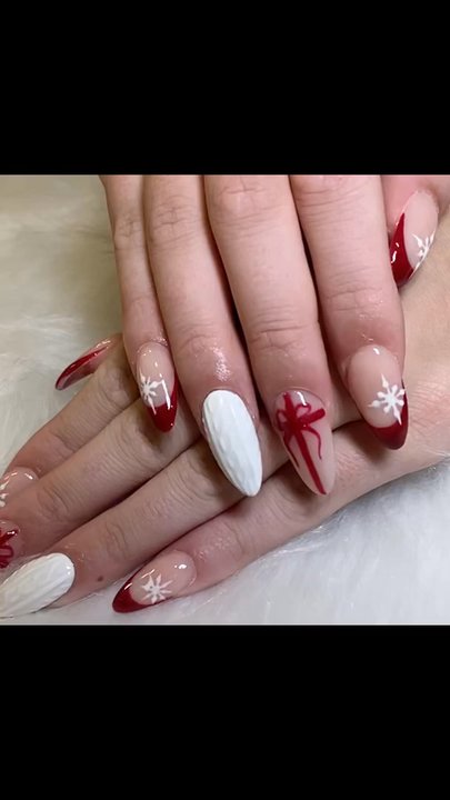 Polished Nails - Xmas nail design - Nail Salons Near Me - Washington, DC, District of Columbia