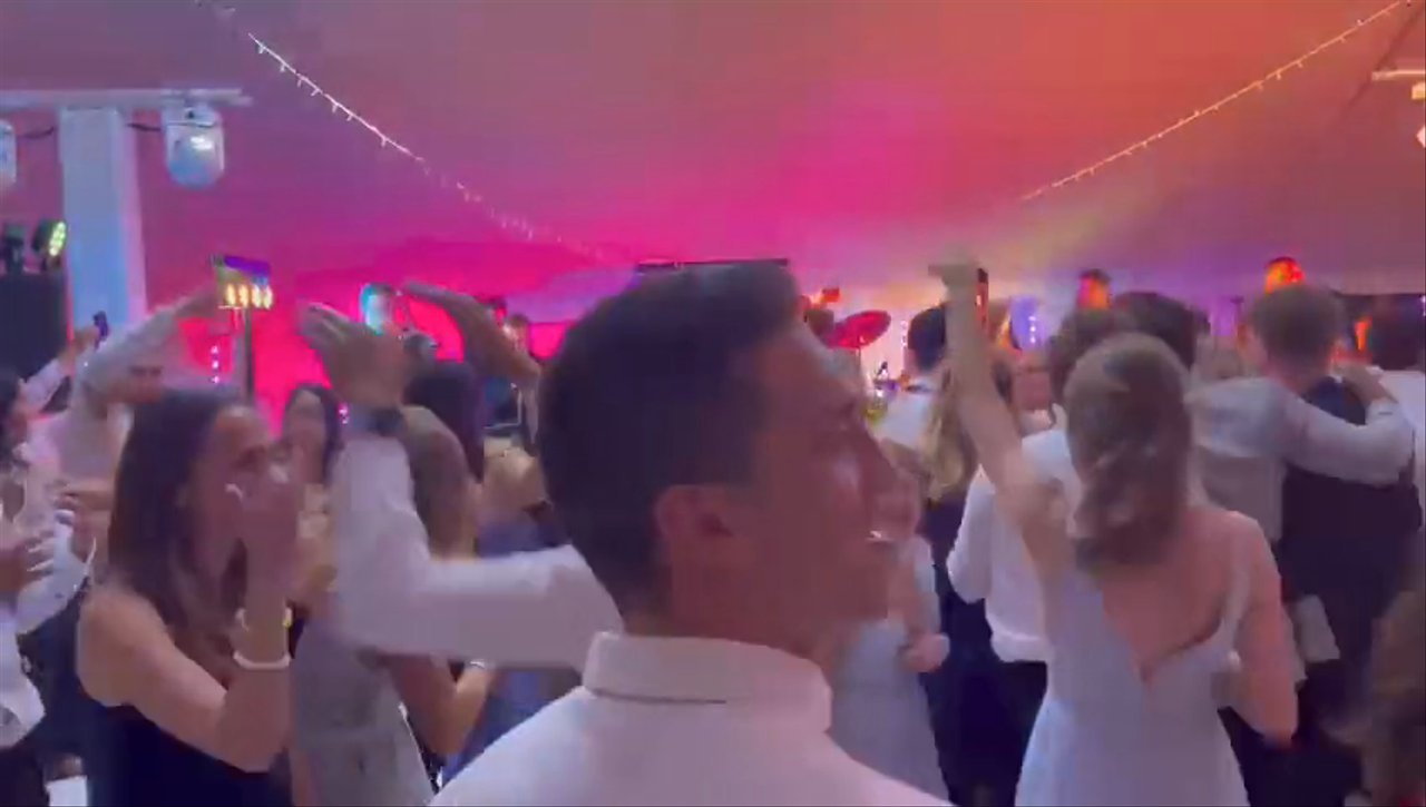 Luna Showband - Live Hip Hop Medley - video
