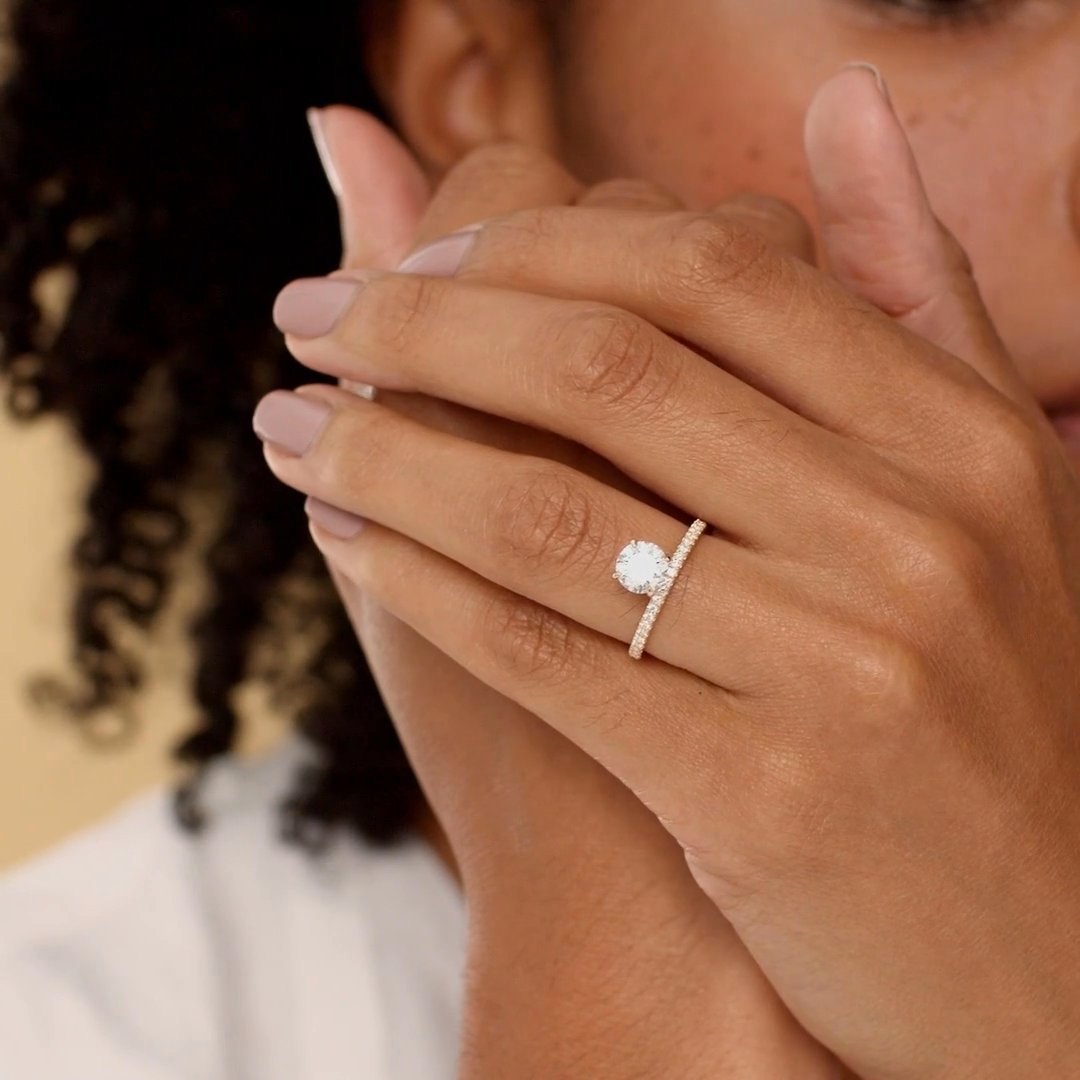 The Hover | Round Brilliant | 18k | Yellow Gold | bandAccent: Pavé | caratWeight: 1.5ct | diamondOrientation: vertical