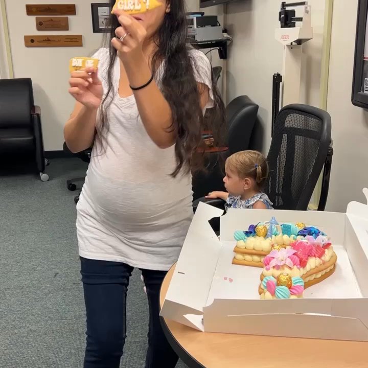 Tropicakes - It's a Girl!! - Custom Cakes Near Me - Honolulu, Hawaii