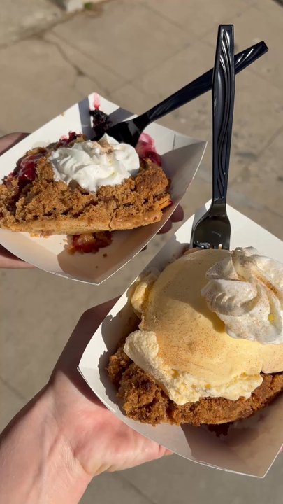 Julian Cafe - Apple Boysenberry and Apple crumb with vanilla ice cream - Bakeries Near Me - Julian, California