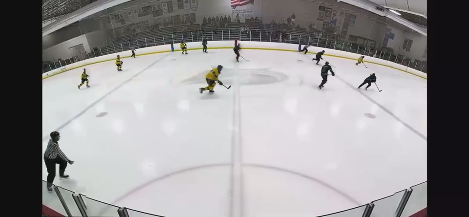 Nifty outlet pass off the wall results in breakaway goal, USPHL Premier