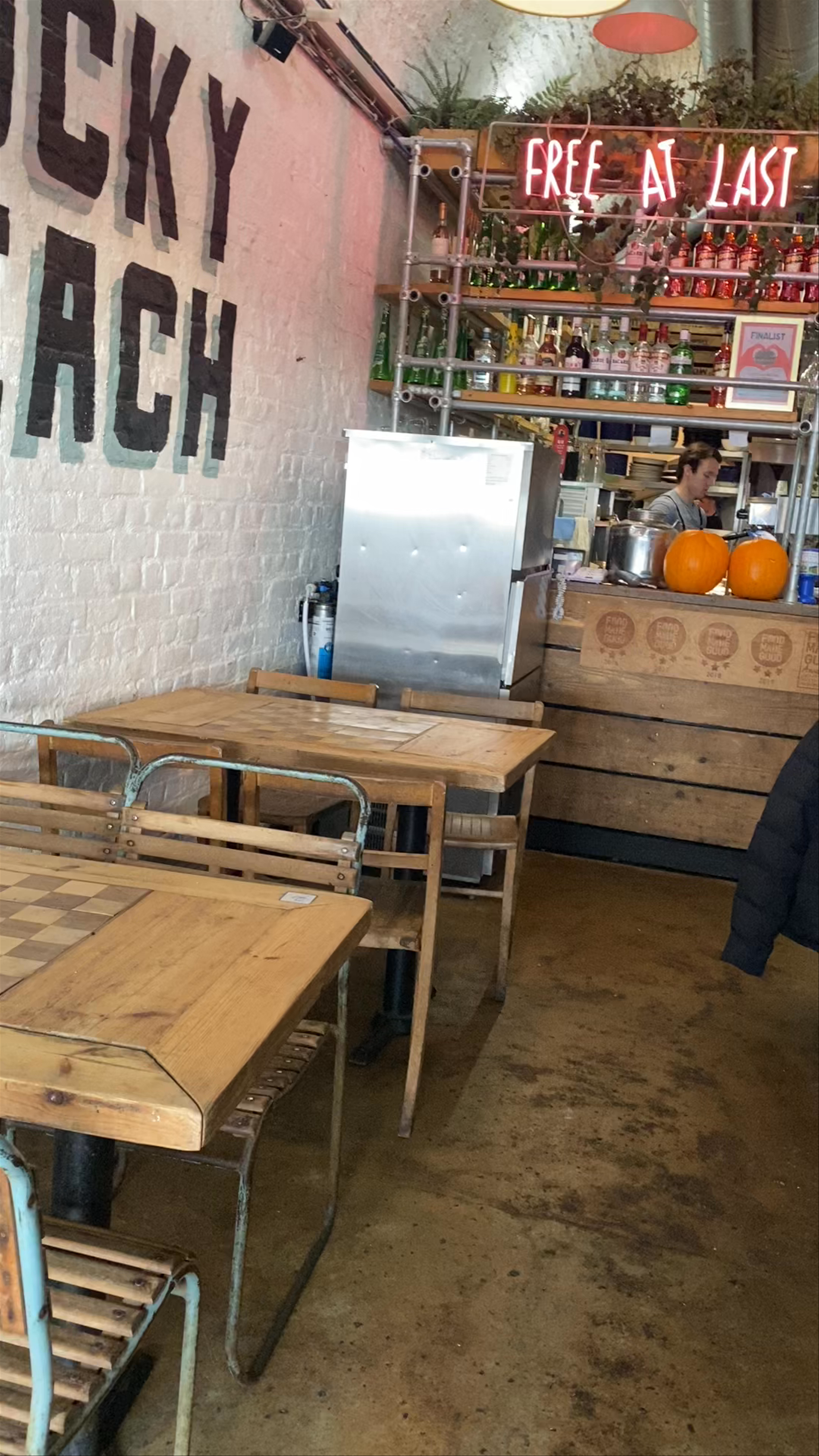 Lucky Beach Cafe: Seaside Vibes in Brighton
