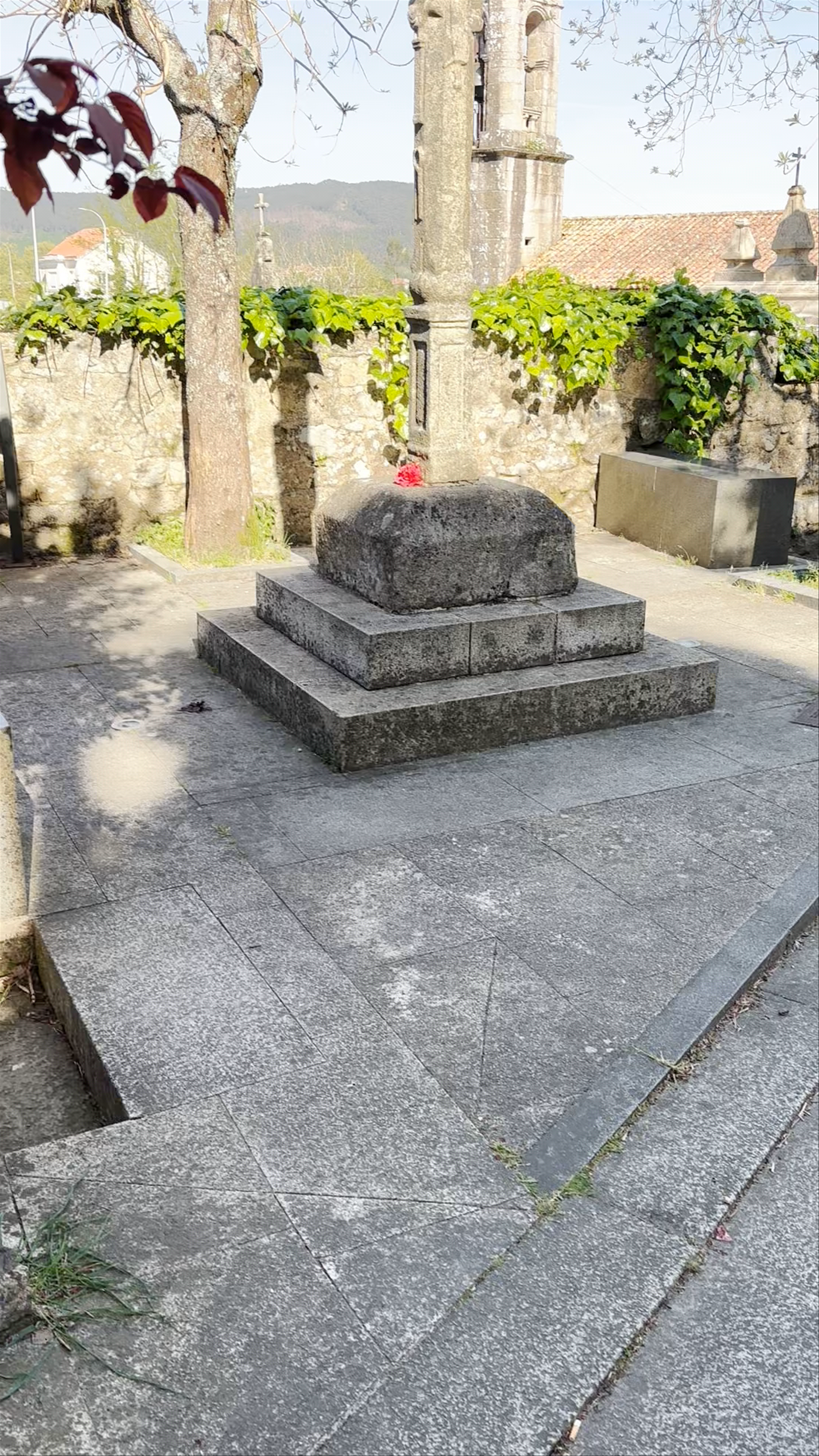 Cruceiro de San Lázaro