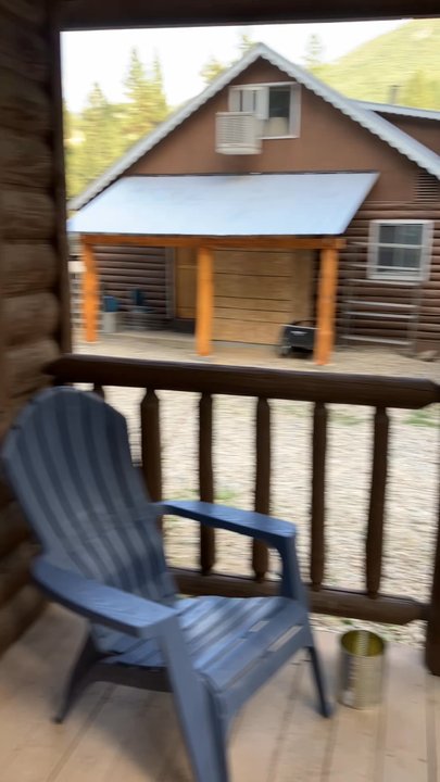 Sourdough Lodge - 2-bed cabin - Hotels Near Me - Lowman, Idaho