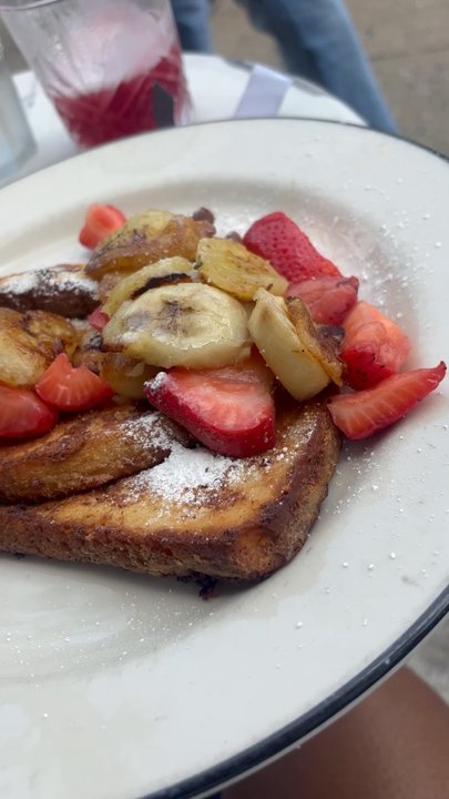 Cafe Rue Dix - Omelette Omelette and French toast - French Near Me - Brooklyn, New York