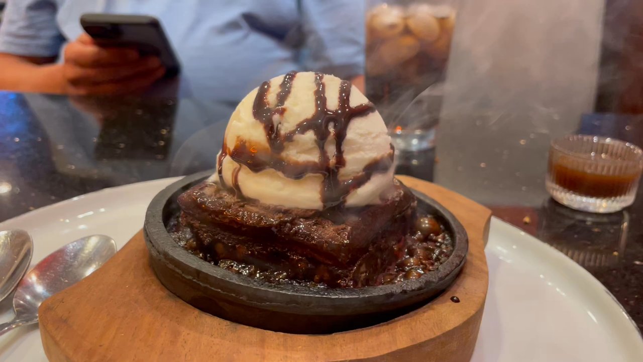 Vivaan’s Yummies - Baked brownie with ice cream - Indian Near Me - Calgary, Alberta