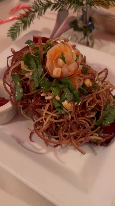 Duc's Bistro - Hoa Chuoi Banana Blossom Salad - French Near Me - Honolulu, Hawaii