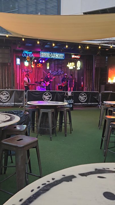 Rustic Tap - Lew Apollo playing - Cocktail Bars Near Me - Austin, Texas