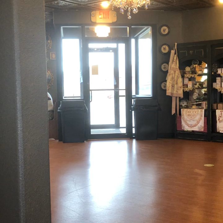 The Pie Safe - Quick video of the dining room - Desserts Near Me - Carthage, Missouri
