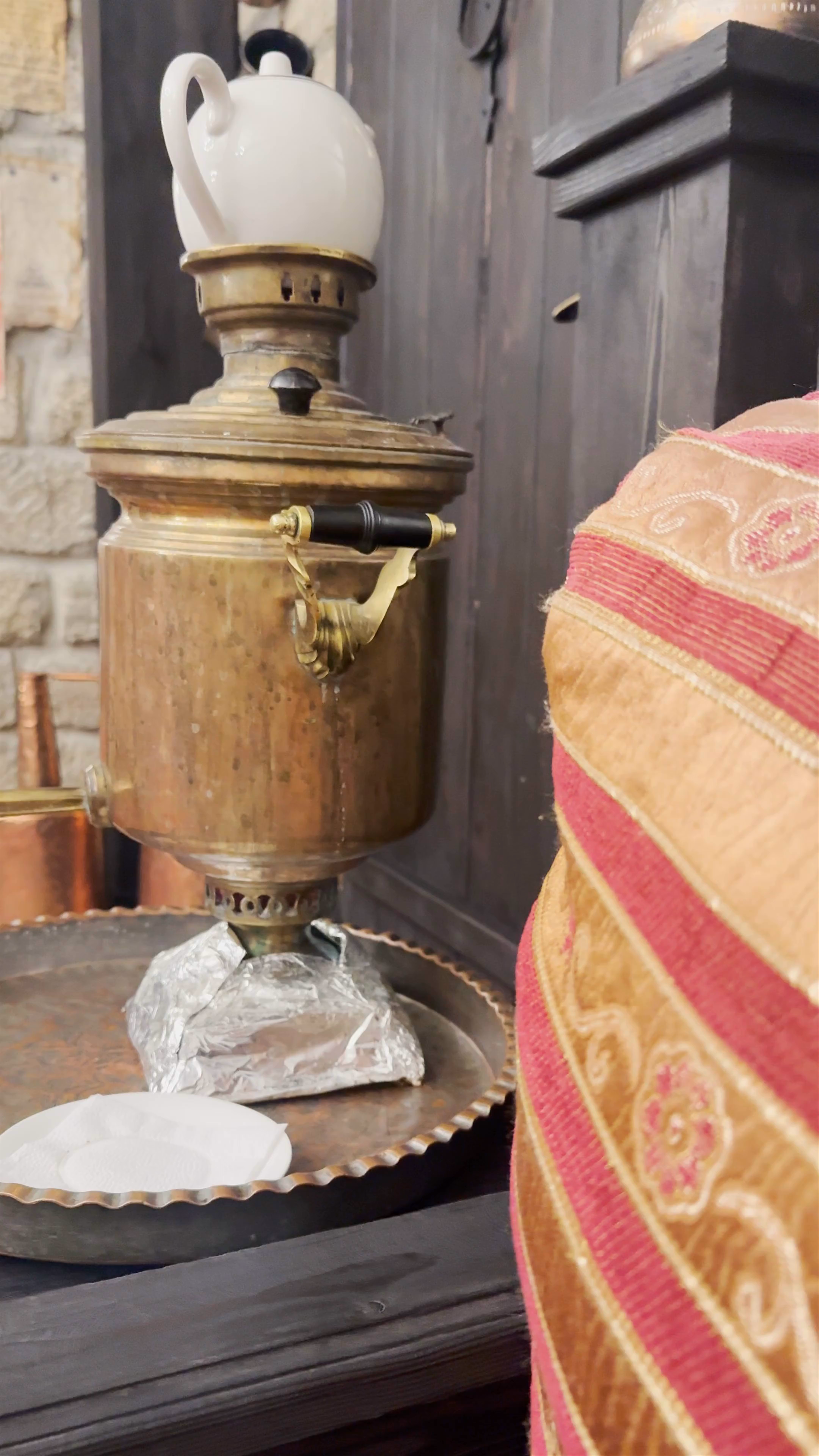 Traditional Samovar Experience in Baku’s Charming Restaurant-Gallery Shah
