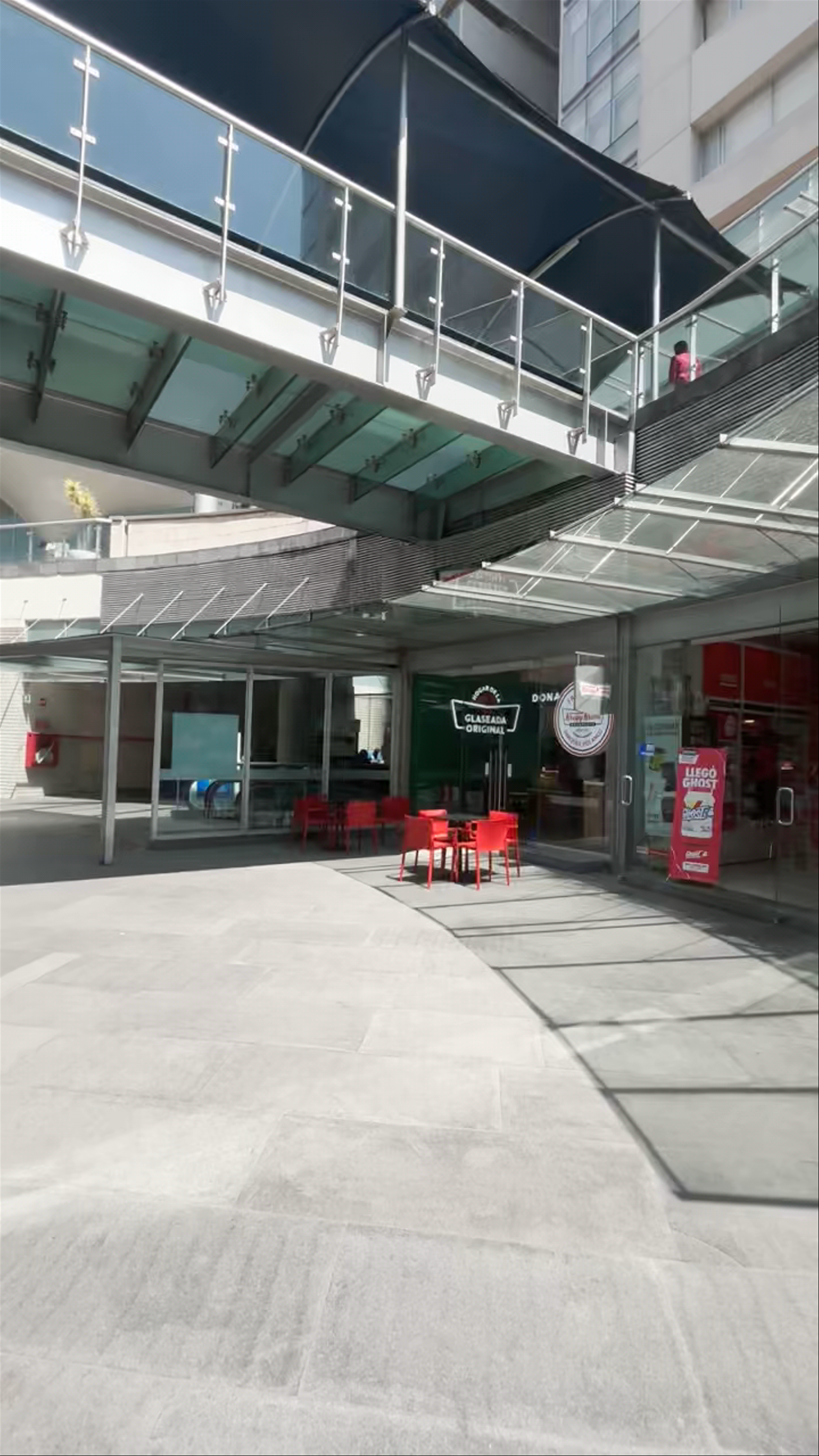Vibrant Urban Market Walkthrough in Polanco, Mexico City