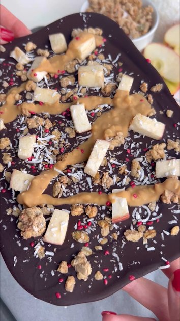 Apple and Peanut Butter Chocolate Bark | alicelovesbreakfast