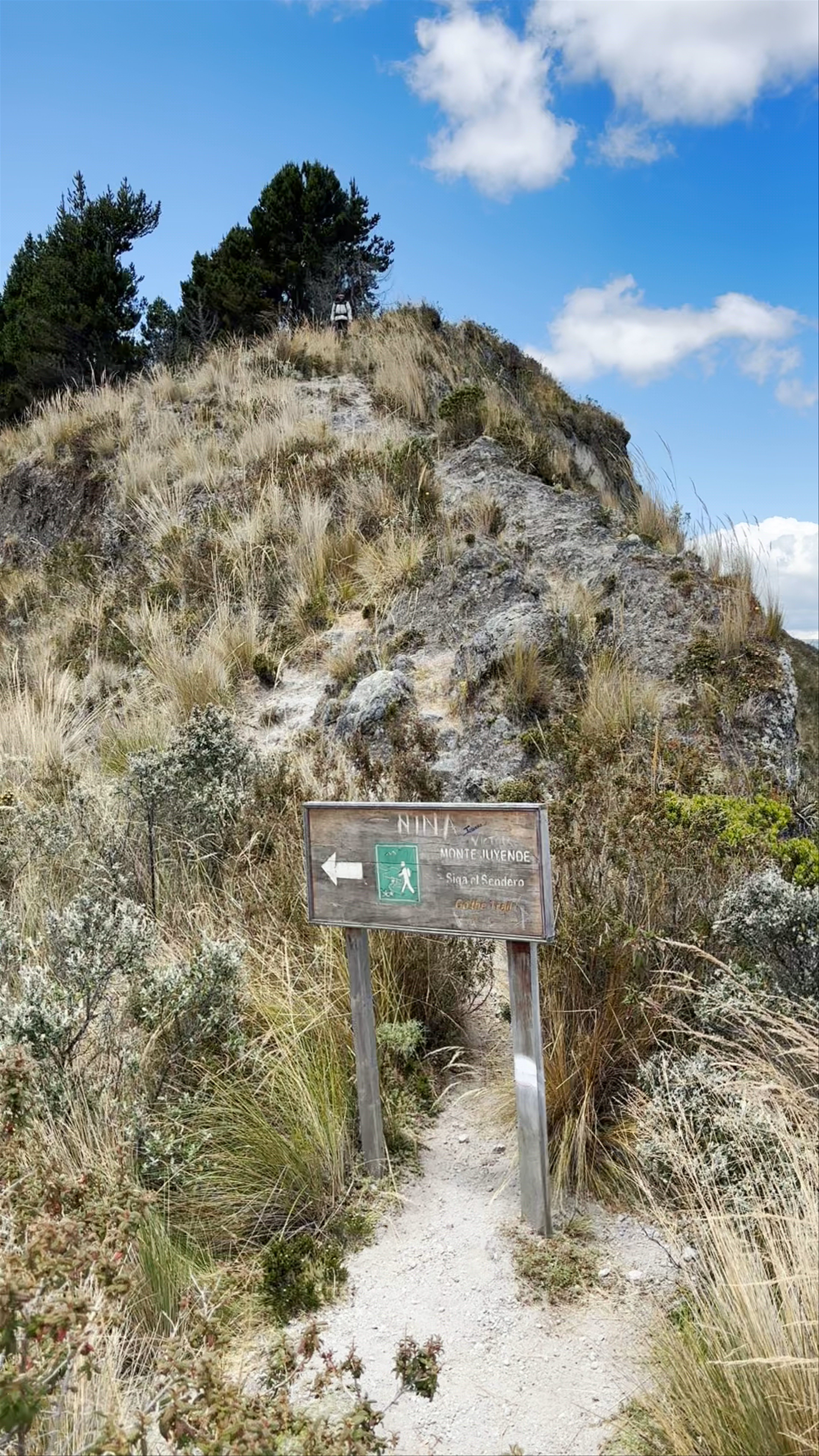Hiking the Scenic Trails of Laguna de Quilotoa, Ecuador