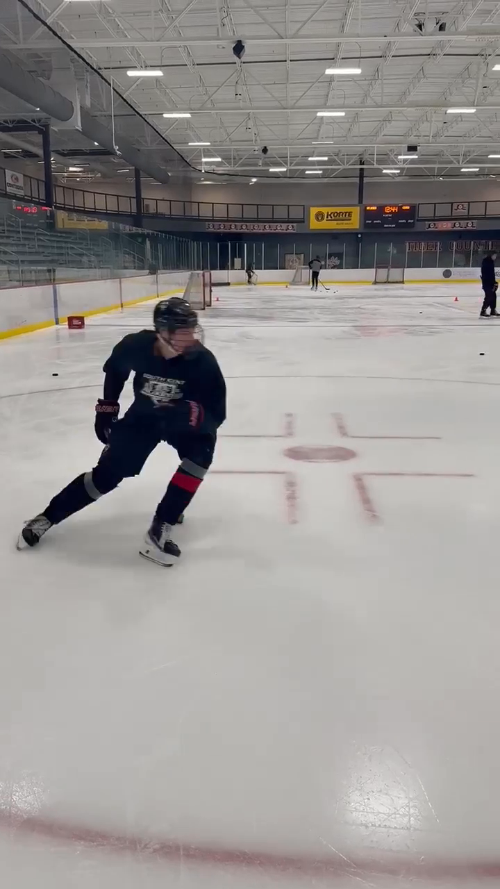 Andrew Mohesky's Elite On-Ice Training Highlights | Working on speed and agility.