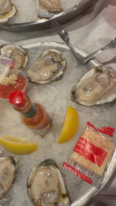Storming Crab - Raw oysters - Seafood Near Me - Pigeon Forge, Tennessee