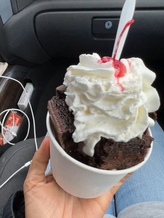 Cold Cow - hot fudge sundae hand dipped vanilla - Ice Cream & Frozen Yogurt Near Me - Cedar Brook, New Jersey