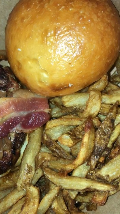 Good Dog Bar - Good Dog Burger w bacon - Pubs Near Me - Philadelphia, Pennsylvania