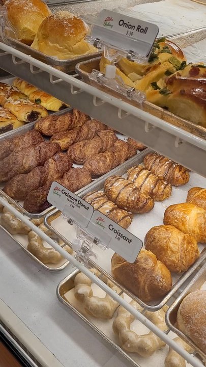 Liliha Bakery - Bakeries Near Me - Honolulu, Hawaii
