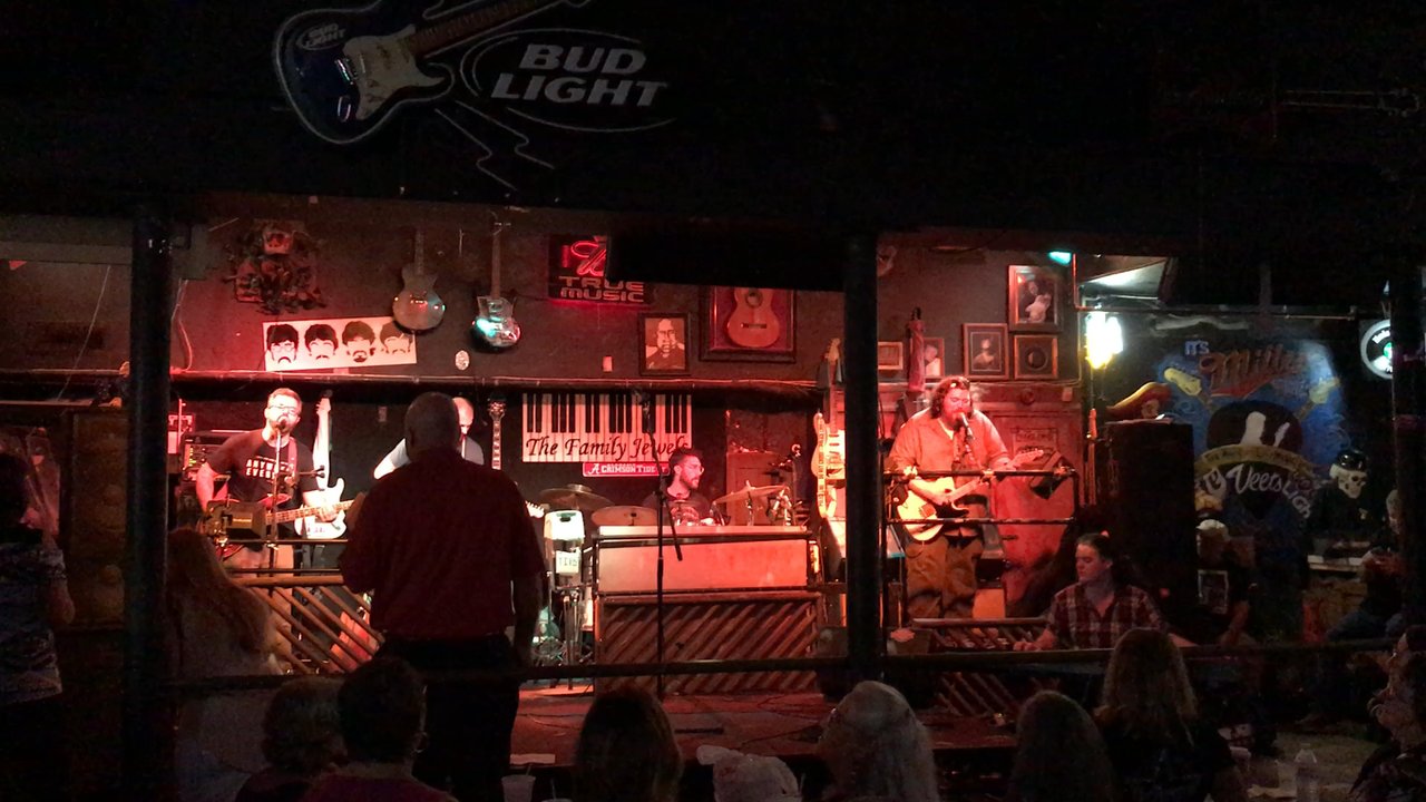 Veet's - Nightlife Near Me - Mobile, Alabama