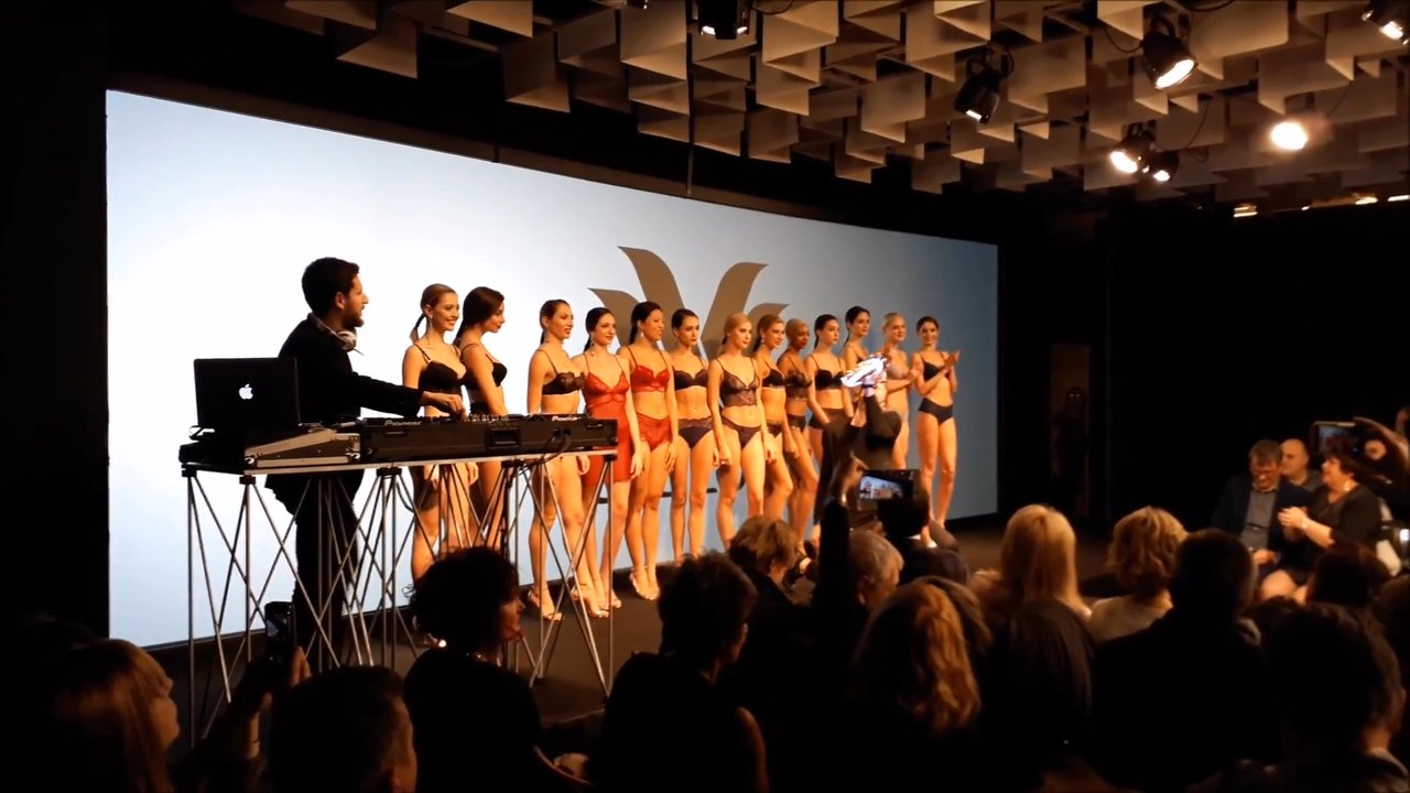 Tuscany Sax & DJ @ Wacoal Fashion Party - video