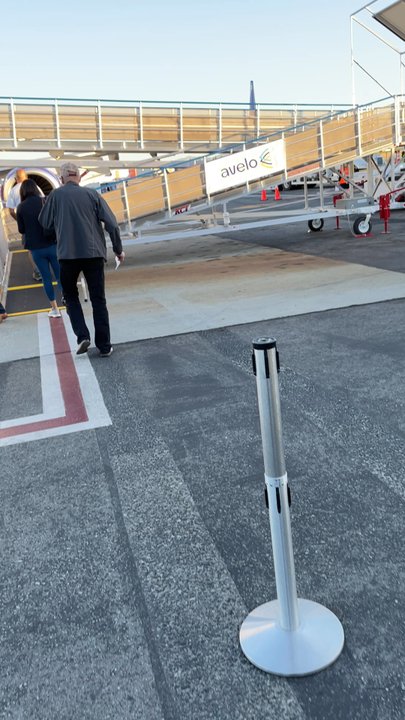 Avelo Airlines - Boarding the plane - Airlines Near Me - Burbank, California