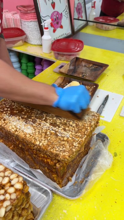 Mosa - Shaving the topping. - Desserts Near Me - Honolulu, Hawaii
