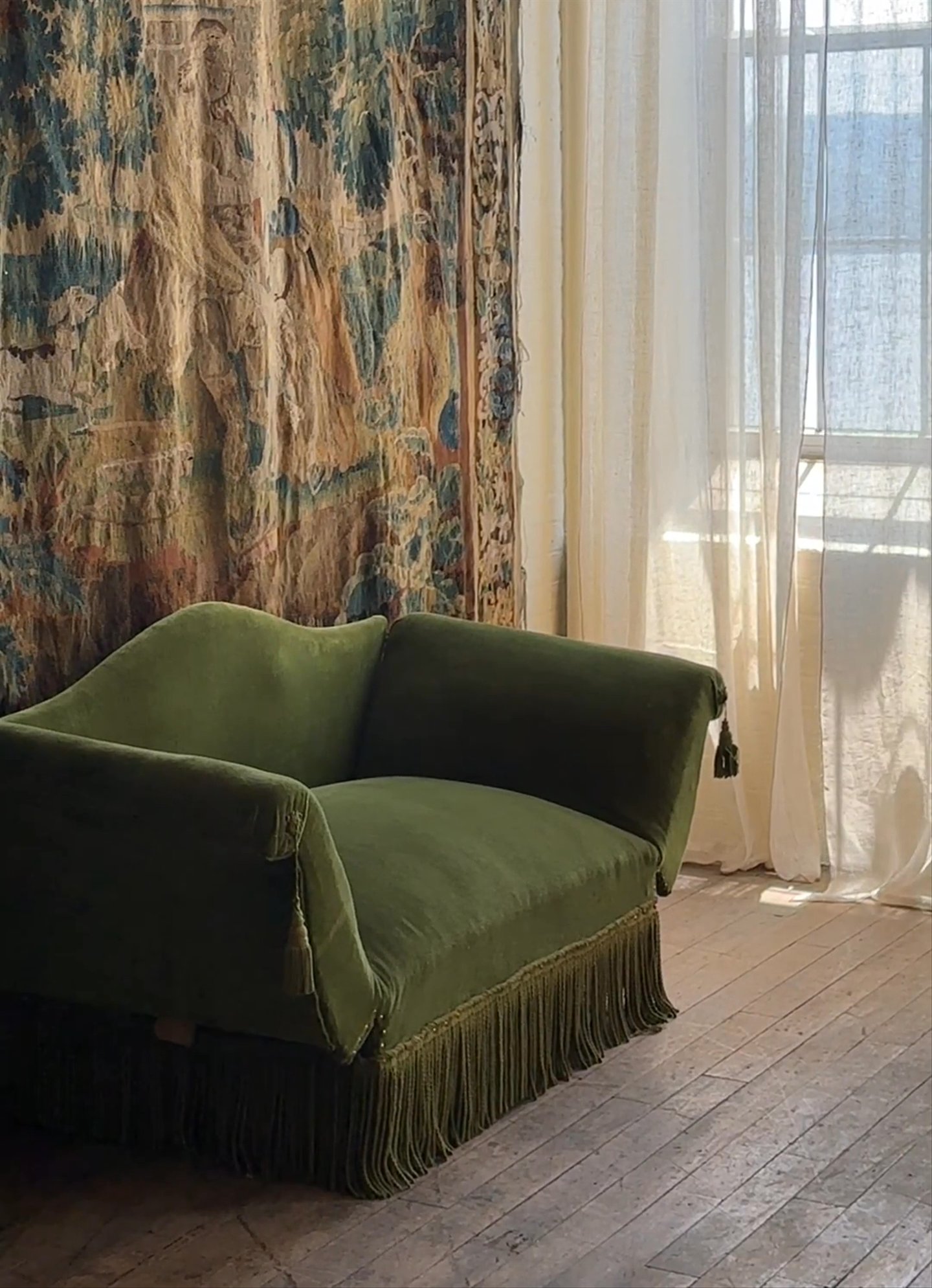Green Velvet Fainting Sofa