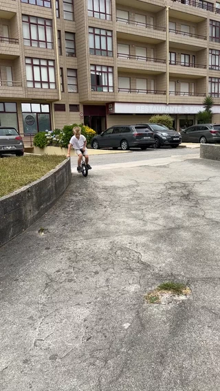 riu set: ride down a hill