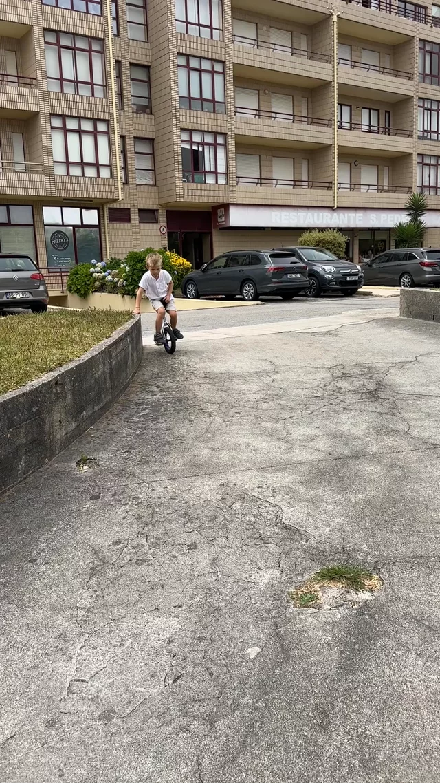 riu set: ride down a hill