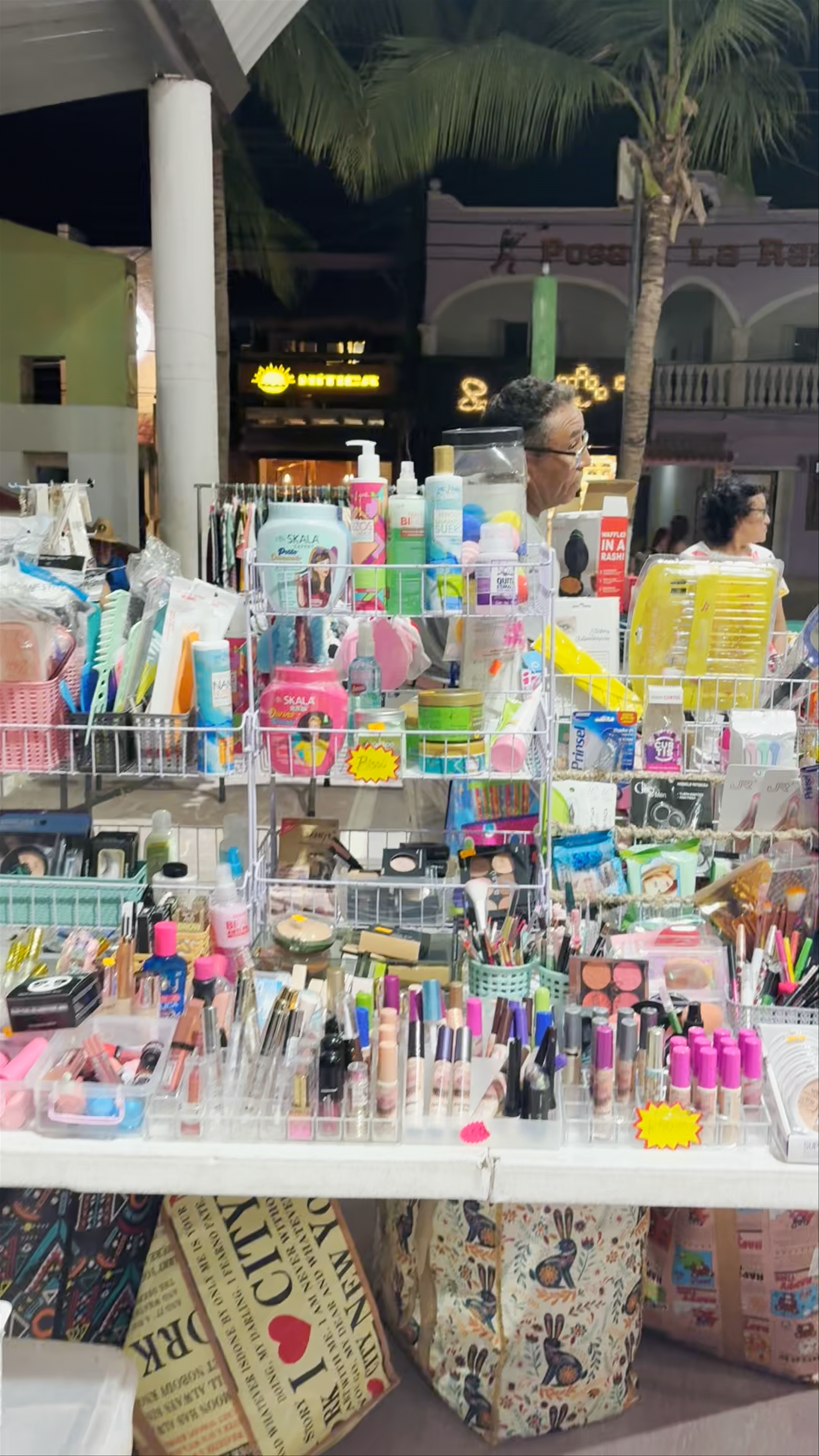 Mercado Municipal de Holbox: Vibrant Night Market in Quintana Roo