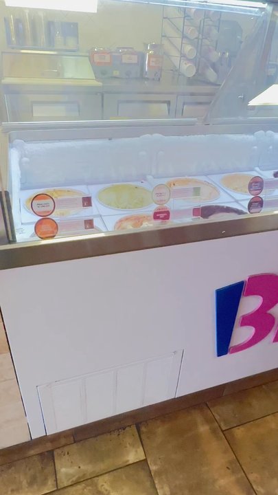 Baskin-Robbins - Very nice inside with all these ice cream flavors - Ice Cream & Frozen Yogurt Near Me - Oxnard, California