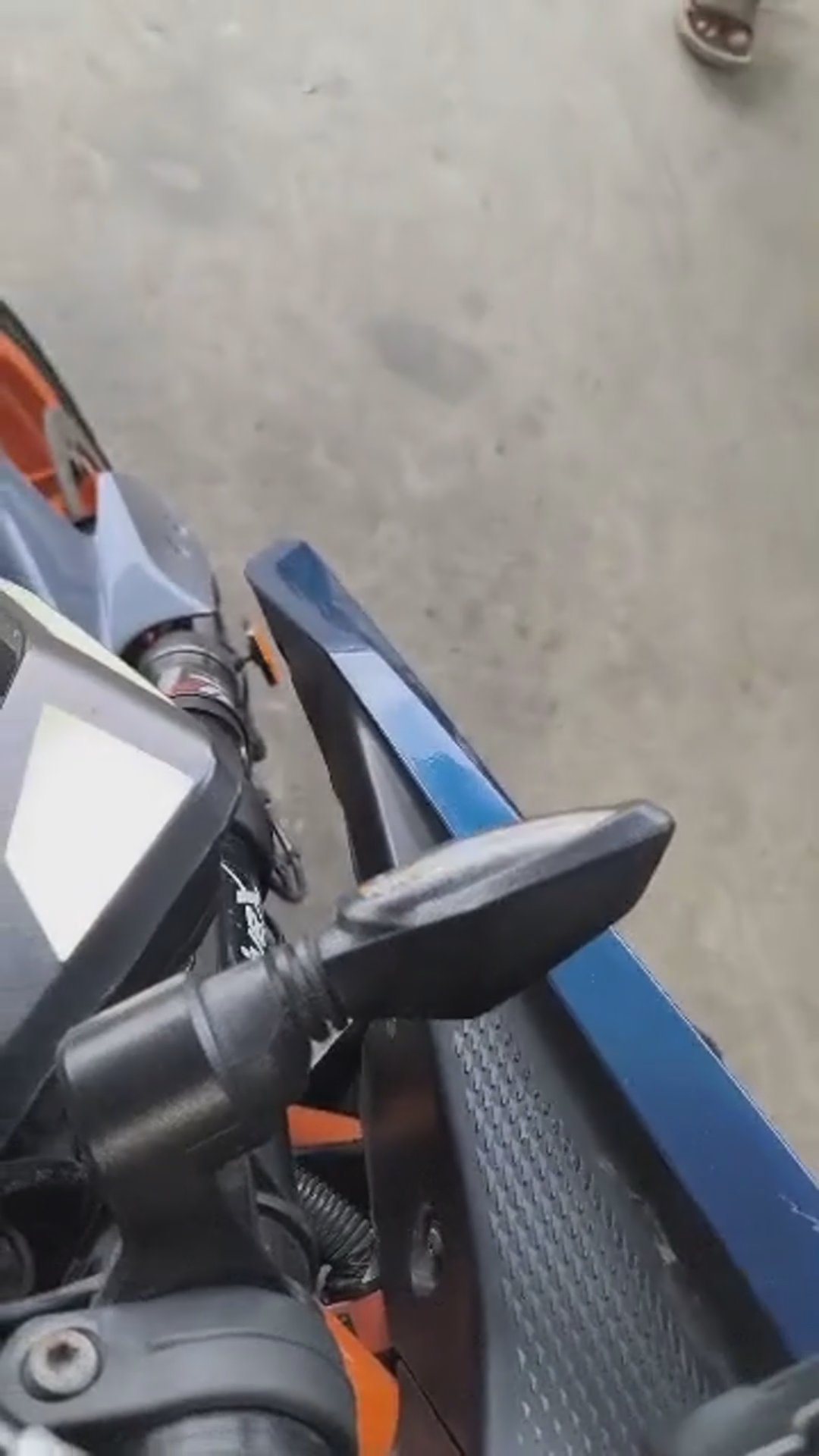 Walk-around video thumbnail